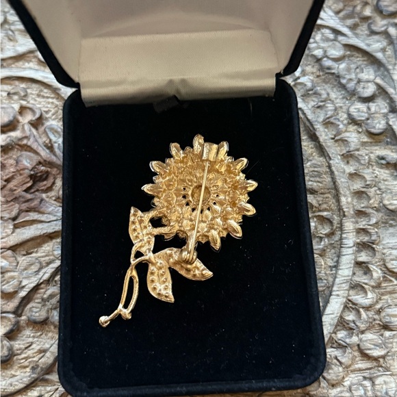 Sunflower brooch - Picture 2 of 3